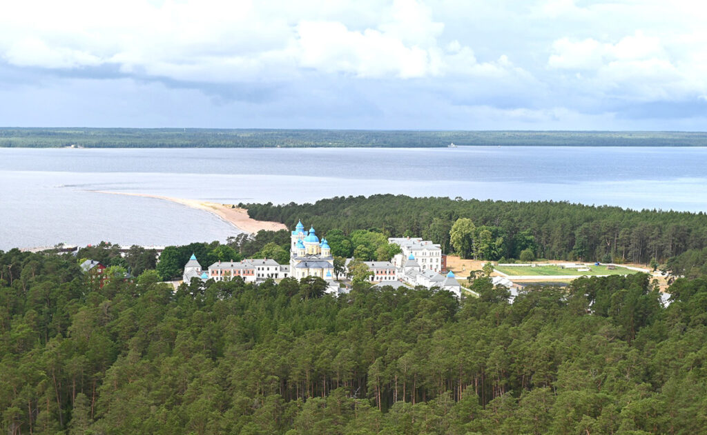 Коневский монастырь на острове в Ладожском озере.
