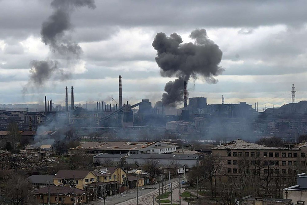 Бомбардировка завода «Азовсталь» в апреле 2022 года