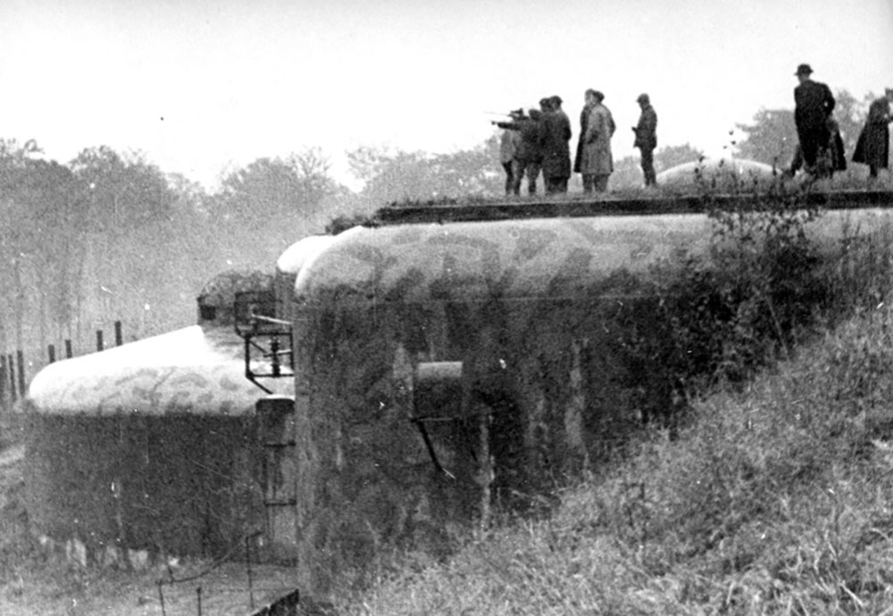 Осмотр одного из бункеров линии Мажино перед второй Мировой. Фото: Российский государственный архив кинофотодокументов