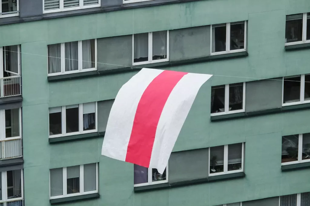 БЧБ-флаги в ЖК Каскад. Фото: Елена Боровская для «МБХ медиа»
